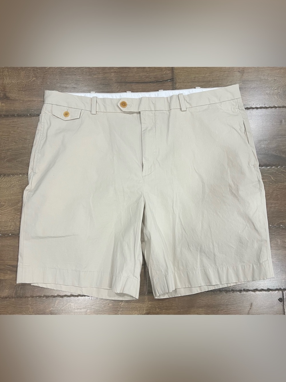 Brooks Brothers Light Beige Flat-Front Cotton Shorts in size 42